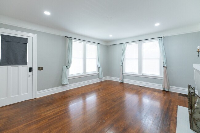 Building Photo - 501 Steele St