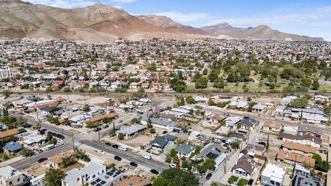 Building Photo - 3109 Douglas Ave