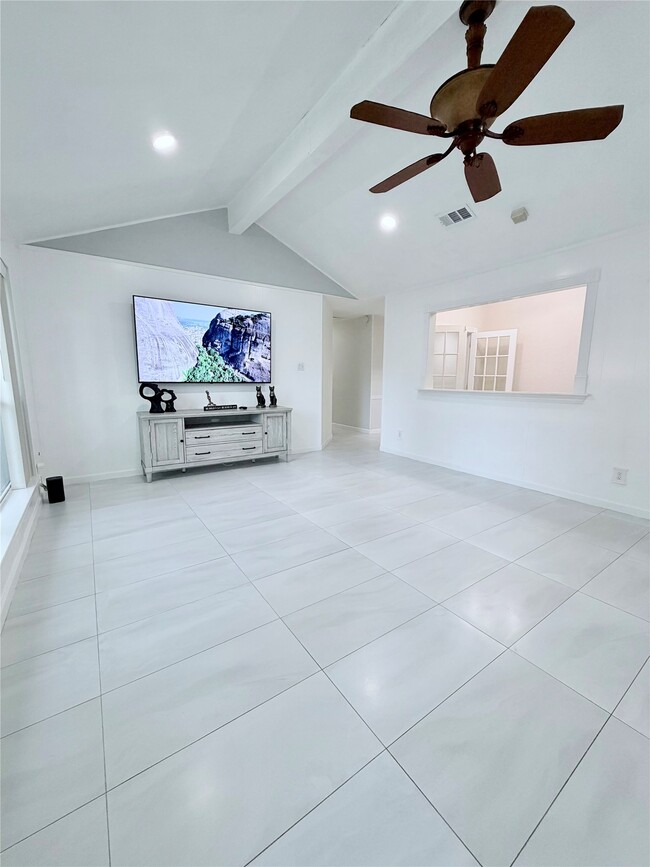 Building Photo - 6610 La Puente Dr