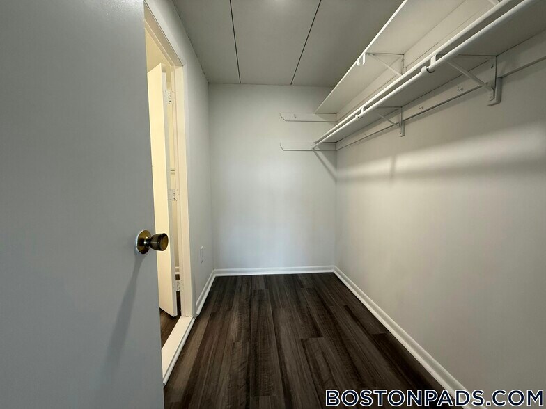 Building Photo - 53 Hill Rd