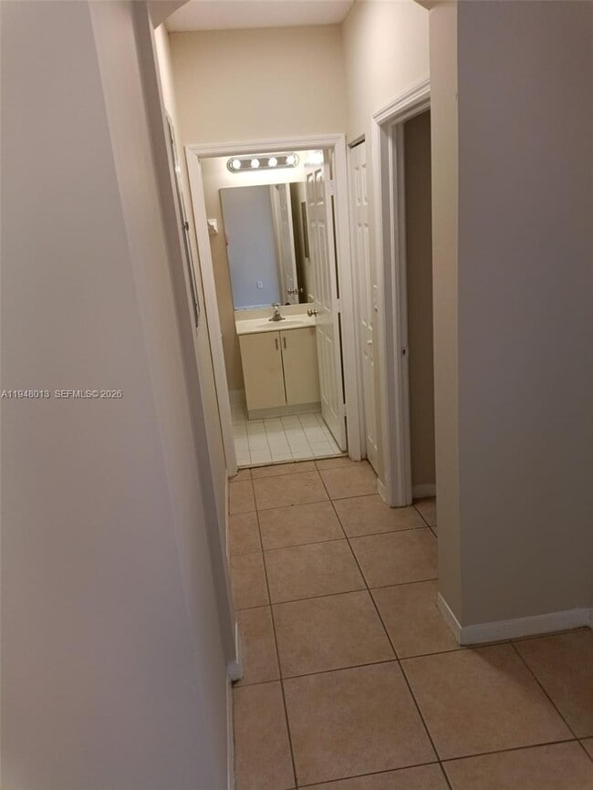 Building Photo - 4210 NE 22nd Dr