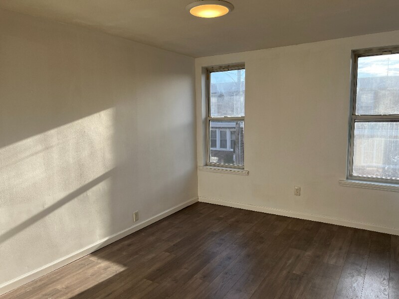 Building Photo - 1369 Kennedy St