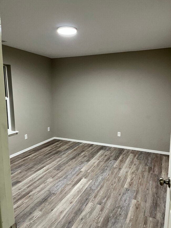 Building Photo - 1025 SE Freedom Cir