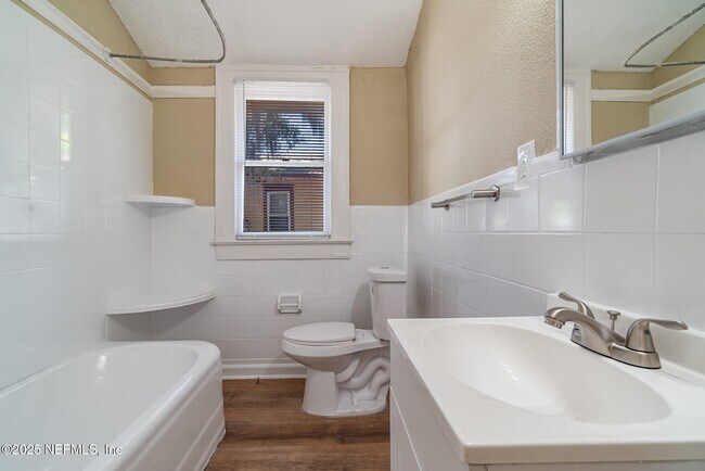 Building Photo - 82 W 27th St