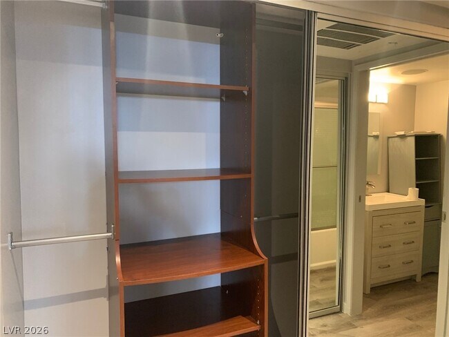 Building Photo - 3111 Bel Air Dr