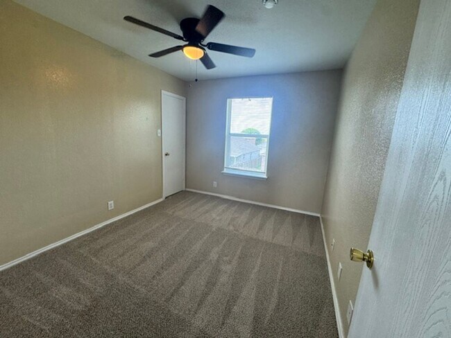 Building Photo - 10719 Shaenmeadow