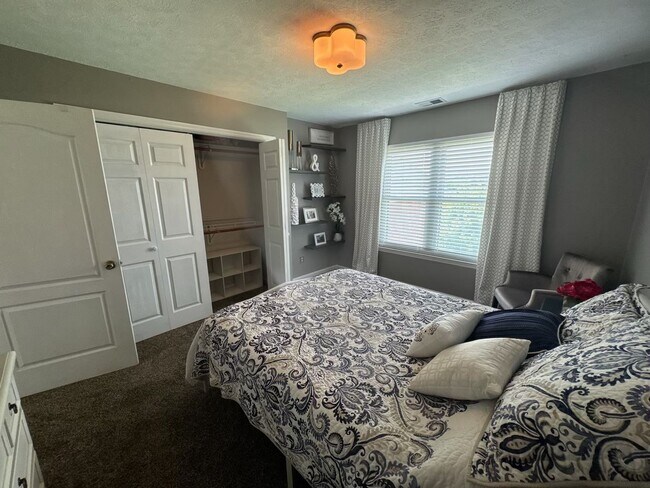 Building Photo - FOR LEASE- 4 BEDROOM FURNISHED HOME IN MT....