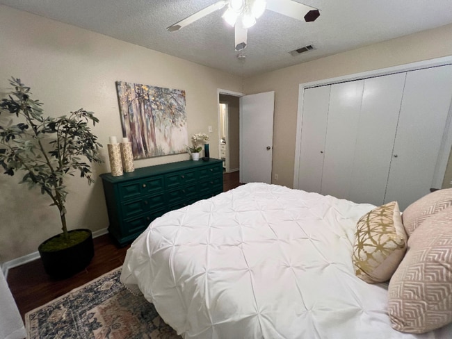 Building Photo - 604 Meadow Lark Ave