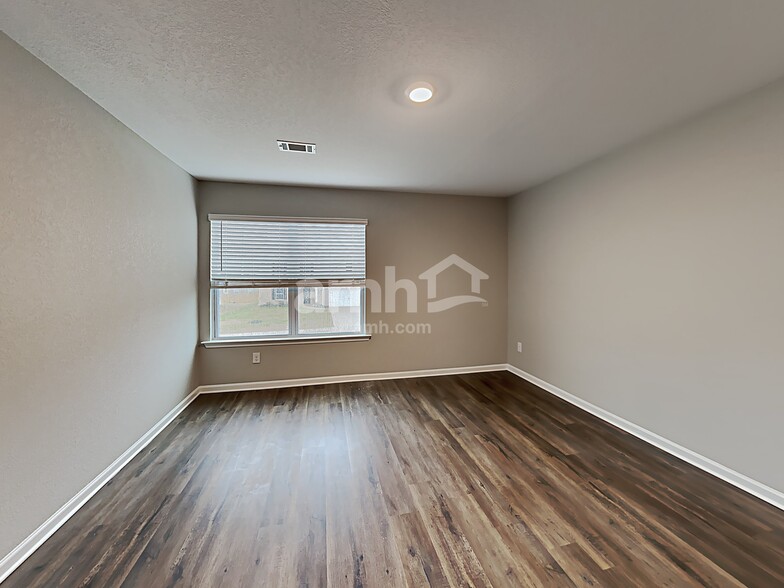 Building Photo - 605 Gleaner Wy