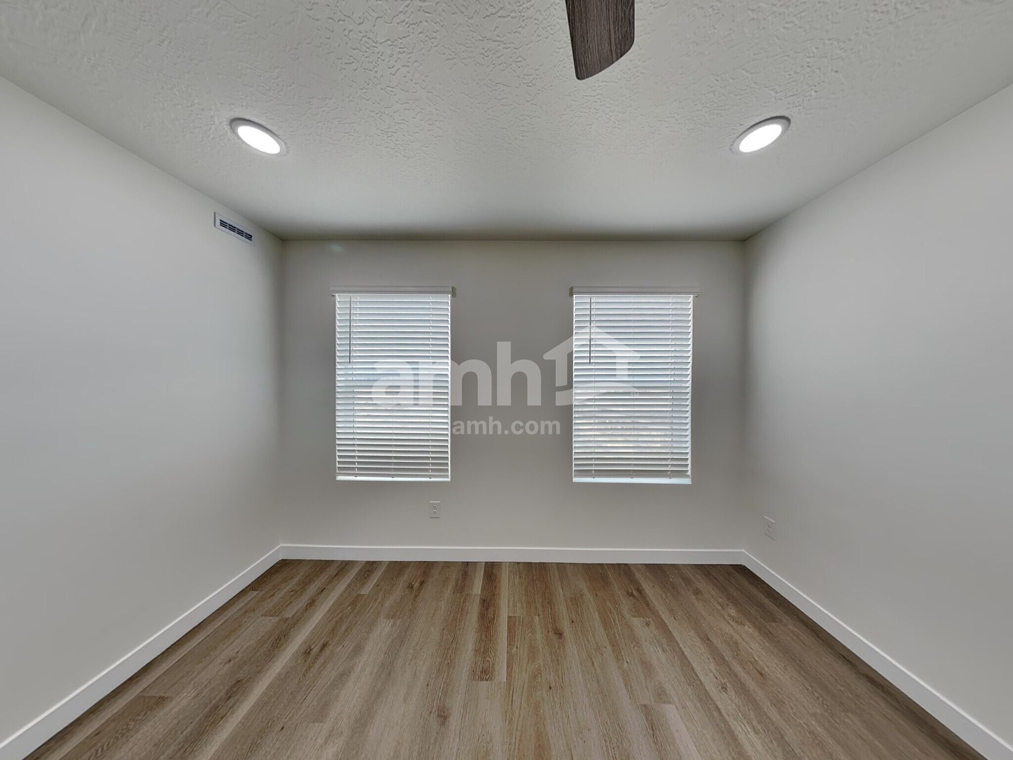 Building Photo - 1232 W Mahogany St