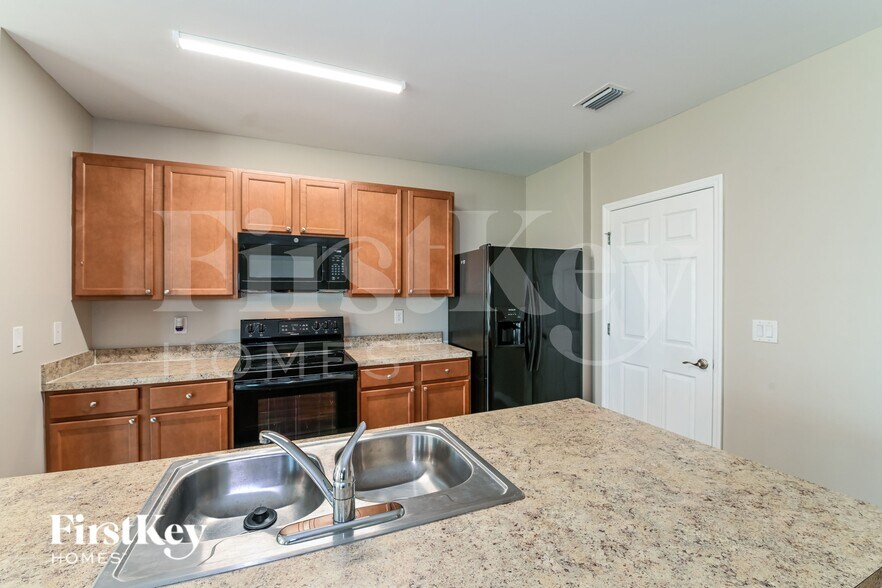 Building Photo - 2702 SW 9th Pl