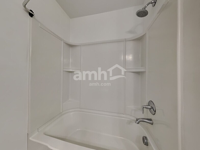 Building Photo - 104 Stagecoach Ln