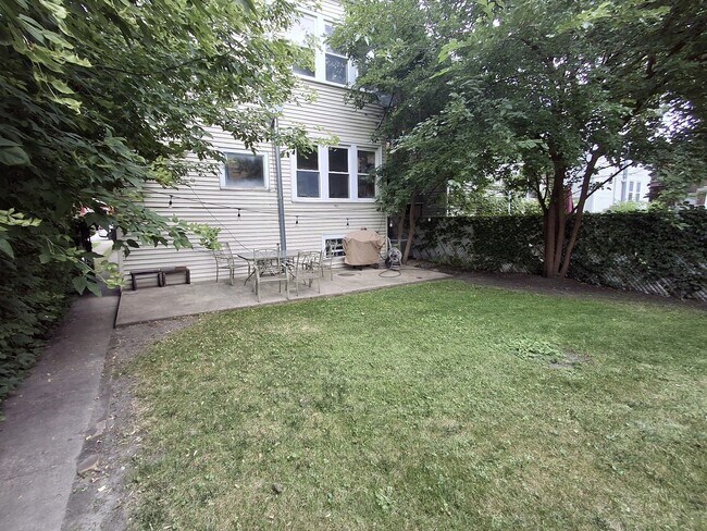 Building Photo - 2641 W Altgeld St