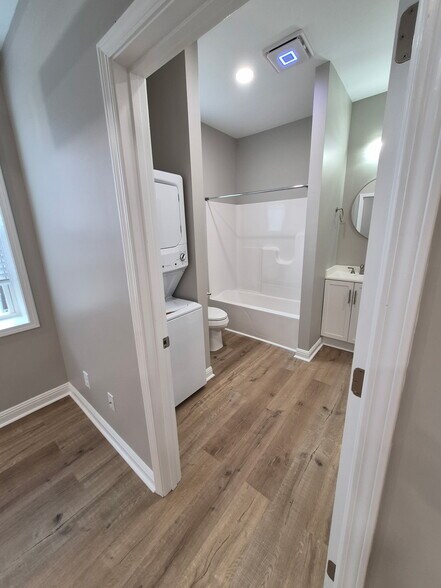 Building Photo - 111 E Main St