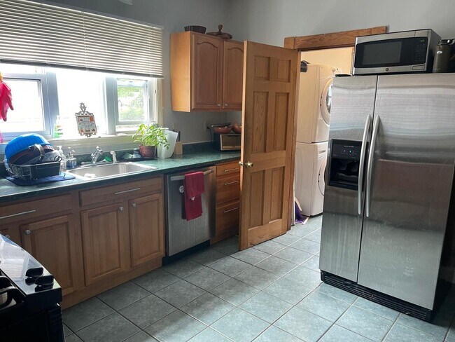 Building Photo - 17 Mapleton St