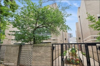 Building Photo - 933 W Wrightwood Ave