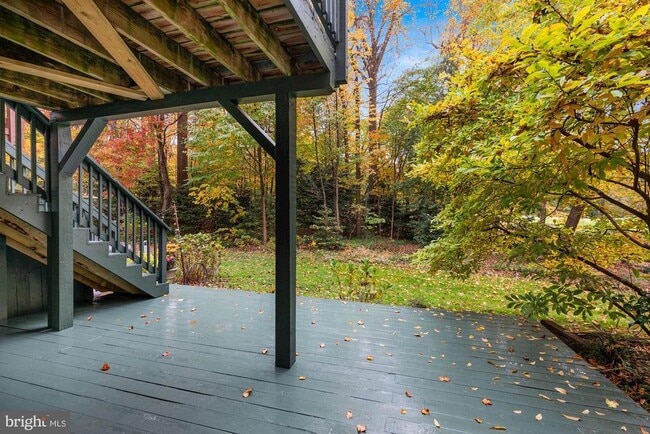 Building Photo - 2057 Golf Course Dr