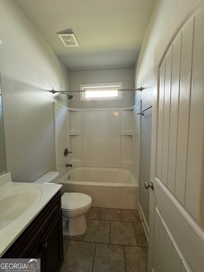 Building Photo - 829 Hawkins Creek Dr