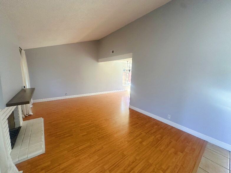 Building Photo - 32208 Deborah Dr