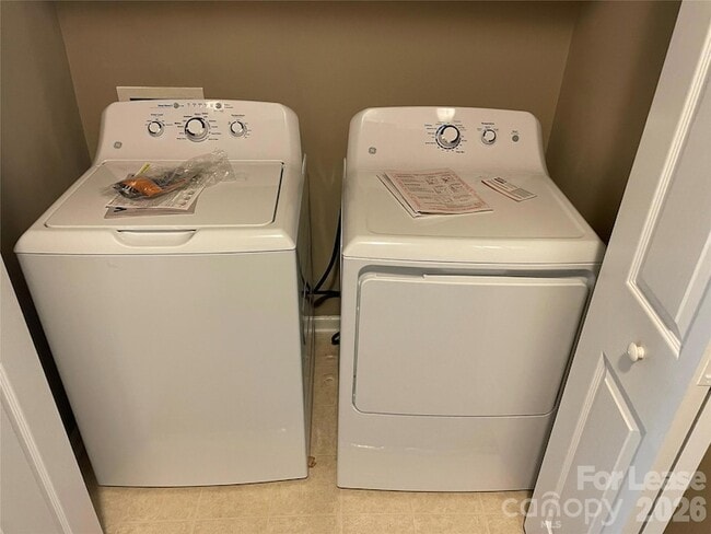 Building Photo - 10913 Princeton Village Dr