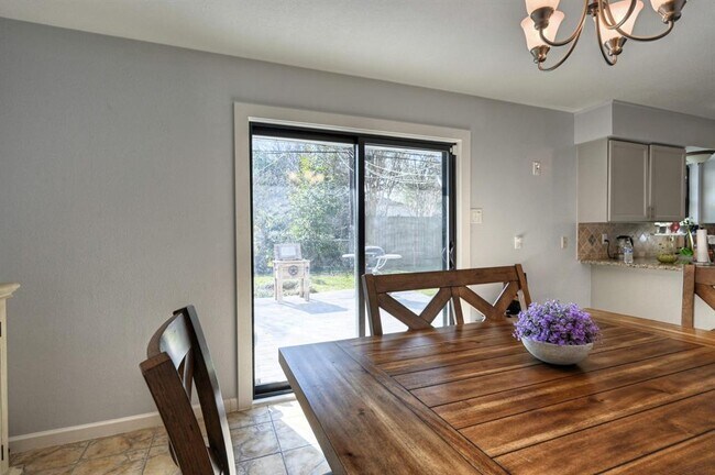 Building Photo - 9527 Vilven Ln