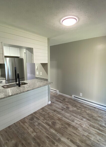 Building Photo - 307 Forest Ln