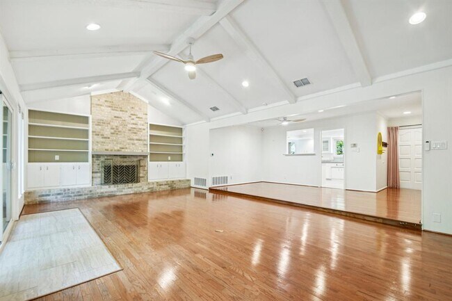 Building Photo - 2505 Comburg Castle Way