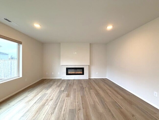 Building Photo - A Perfect Blend of New & Timeless – 4BR, 3...