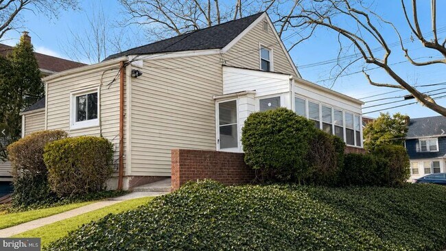 Building Photo - 2220 Brunswick Ave