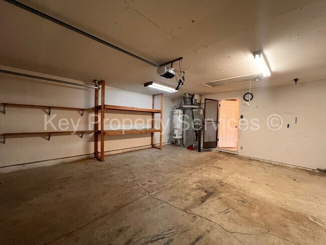 Building Photo - Charming Home in Quiet Image Neighborhood