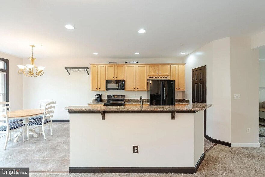 Building Photo - 10655 Hillingdon Rd