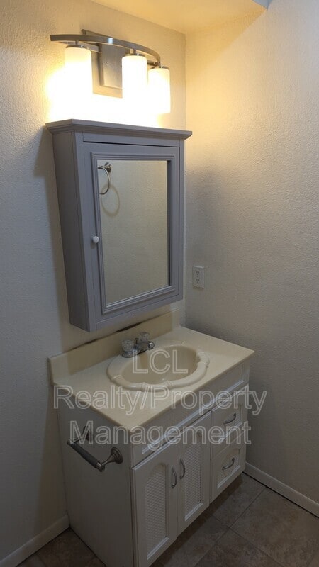 Building Photo - 33361 Gisborne St