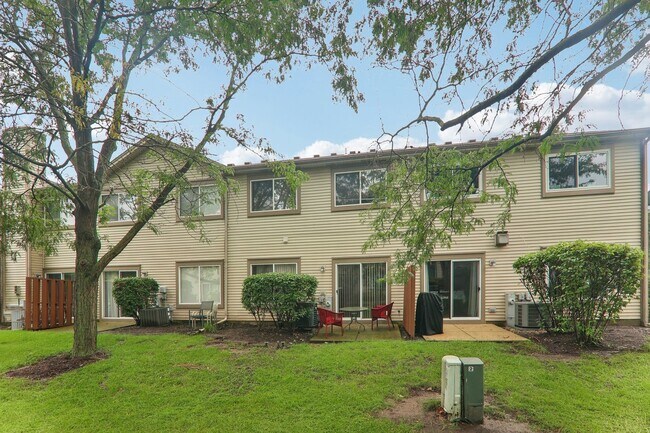 Building Photo - 984 Park Hill Cir