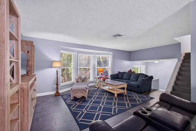 Building Photo - 2025 S Ocean Dr