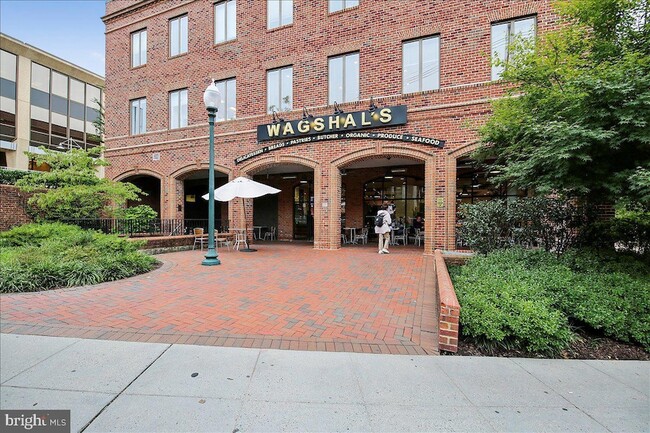 Building Photo - 4200 Cathedral Ave NW