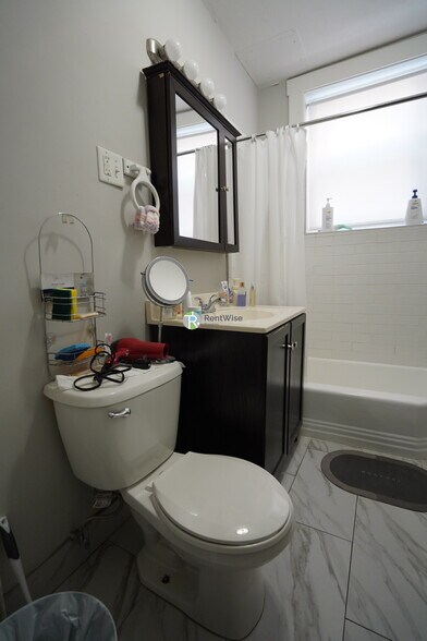 Building Photo - 146 Chiswick Rd