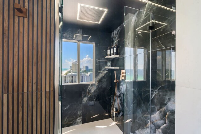 Building Photo - 8743 Thomas Dr