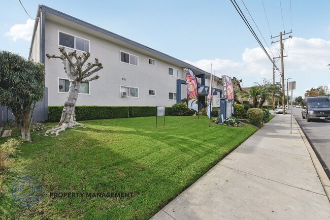 Building Photo - 325 S. Almansor