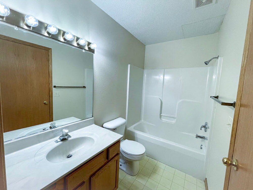 Building Photo - 320 Scheidler Rd