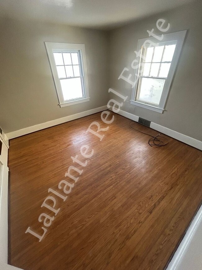 Building Photo - Inviting Toledo Residence with Easy Access to Major Routes