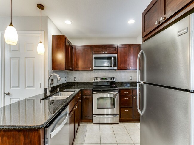 Building Photo - 4739 Bradford Dr