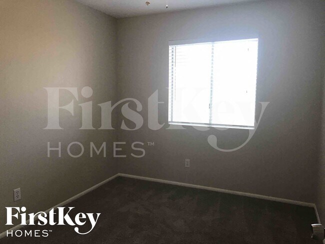 Building Photo - 1444 N Ananea