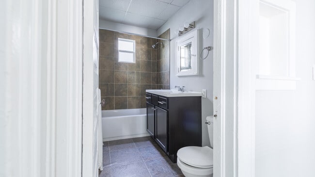 Building Photo - 2226 Glenwood Ave