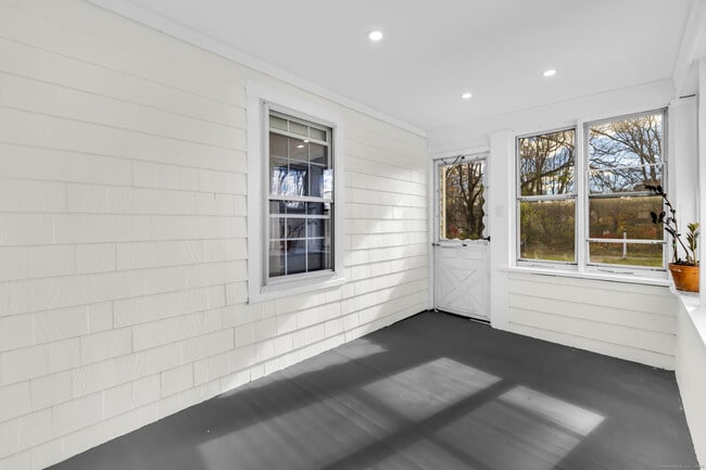 Building Photo - 945 Glastonbury Turnpike