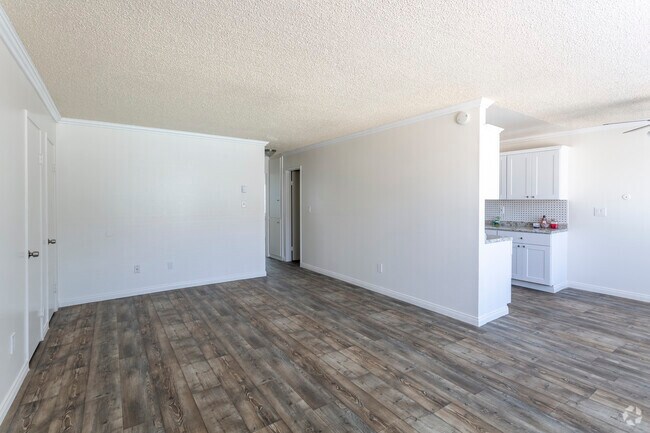 2 BR, 1 BA - 850 SF - Van Houten Apartments