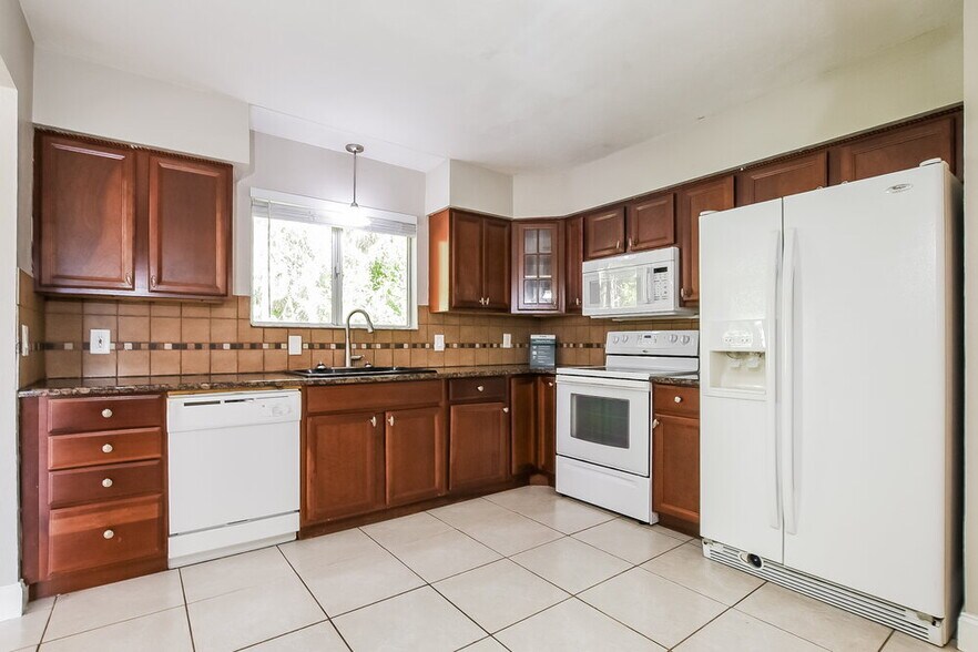 Building Photo - 1819 E Glancy Dr