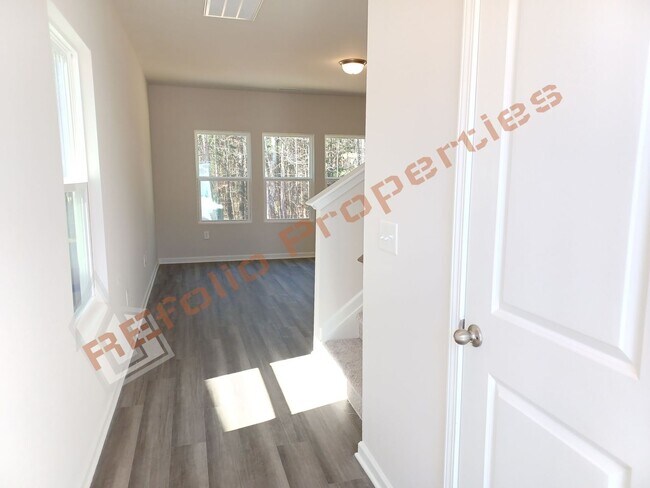 Building Photo - Wonderful 3 Bedroom 2-Car Garage House wit...