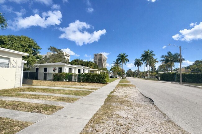 Building Photo - 1525 NE 110th Terrace