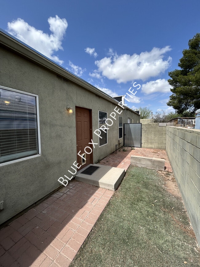 Building Photo - 2201 N Sparkman-Unit 2