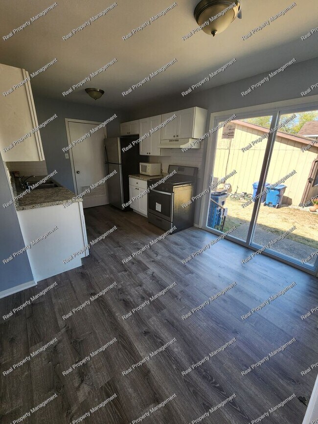 Building Photo - Two Bedroom Crown Point Apartment